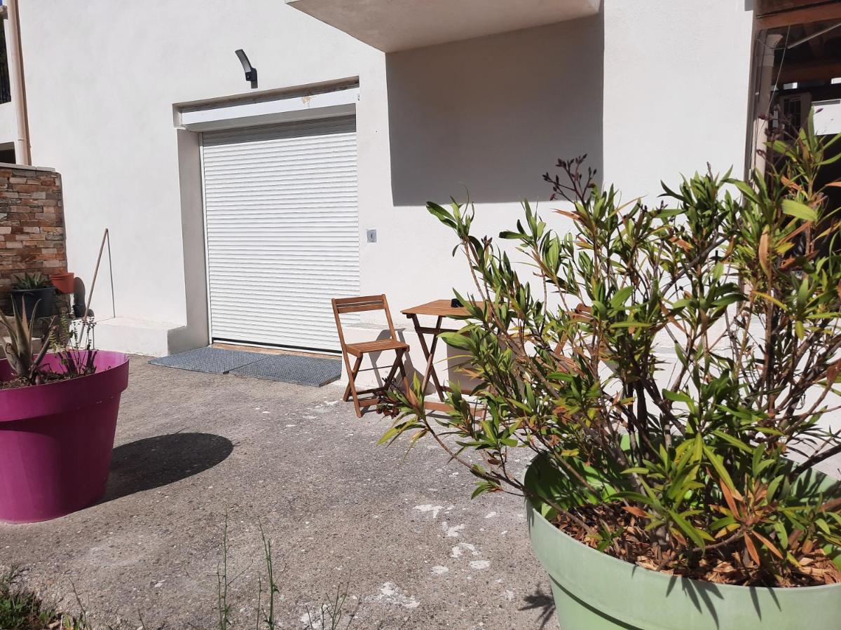 Location Venelles Villa Luaran gambar