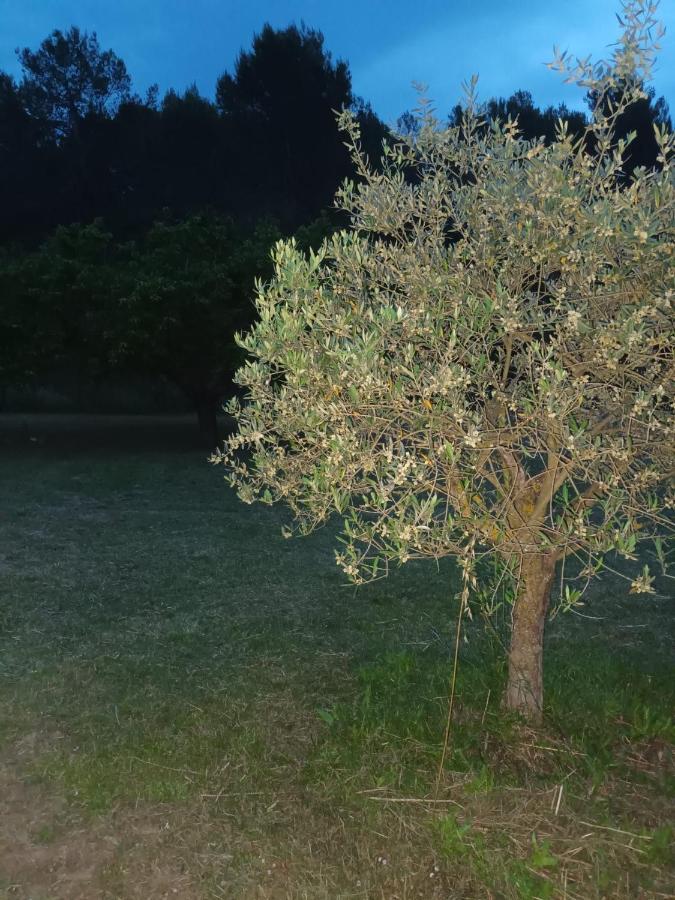 Location Venelles Villa Luaran gambar