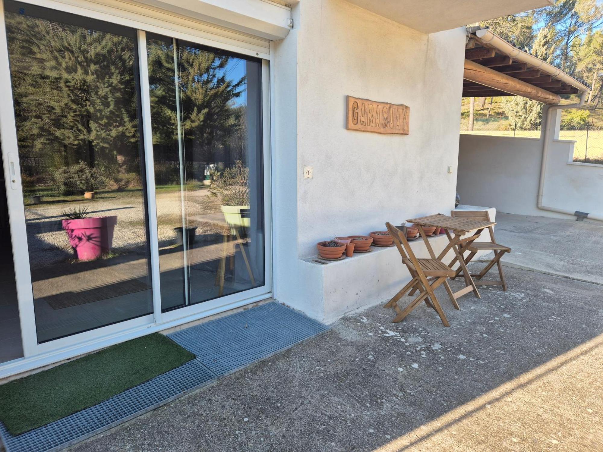 Location Venelles Villa Luaran gambar